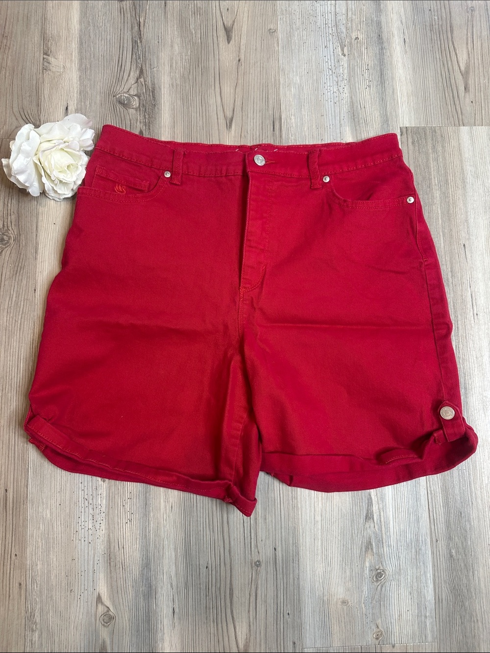 GUC Gloria Vanderbilt Bold Red High-Rise Bermuda Shorts, 14